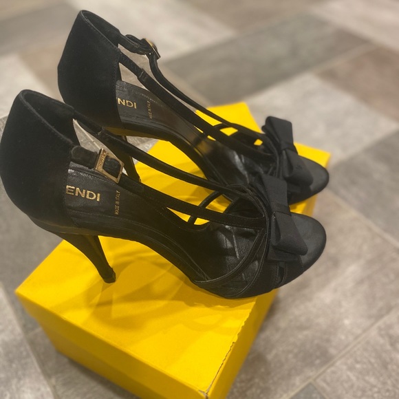 ❌Sold❌Fendi Satin Bow Ankle Strap Heels - Picture 8 of 11